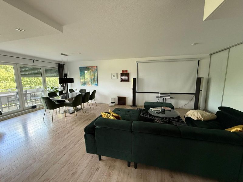 Helle 2-Zimmer-Wohnung mit Aufzug, Tiefgaragen-Stellplatz & Keller in BI-B